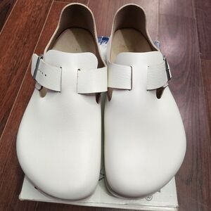 New in box. Size 43EU white leather Birkenstocks